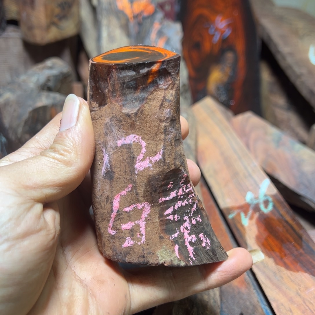 白***卜交趾黄檀（大红酸枝）
