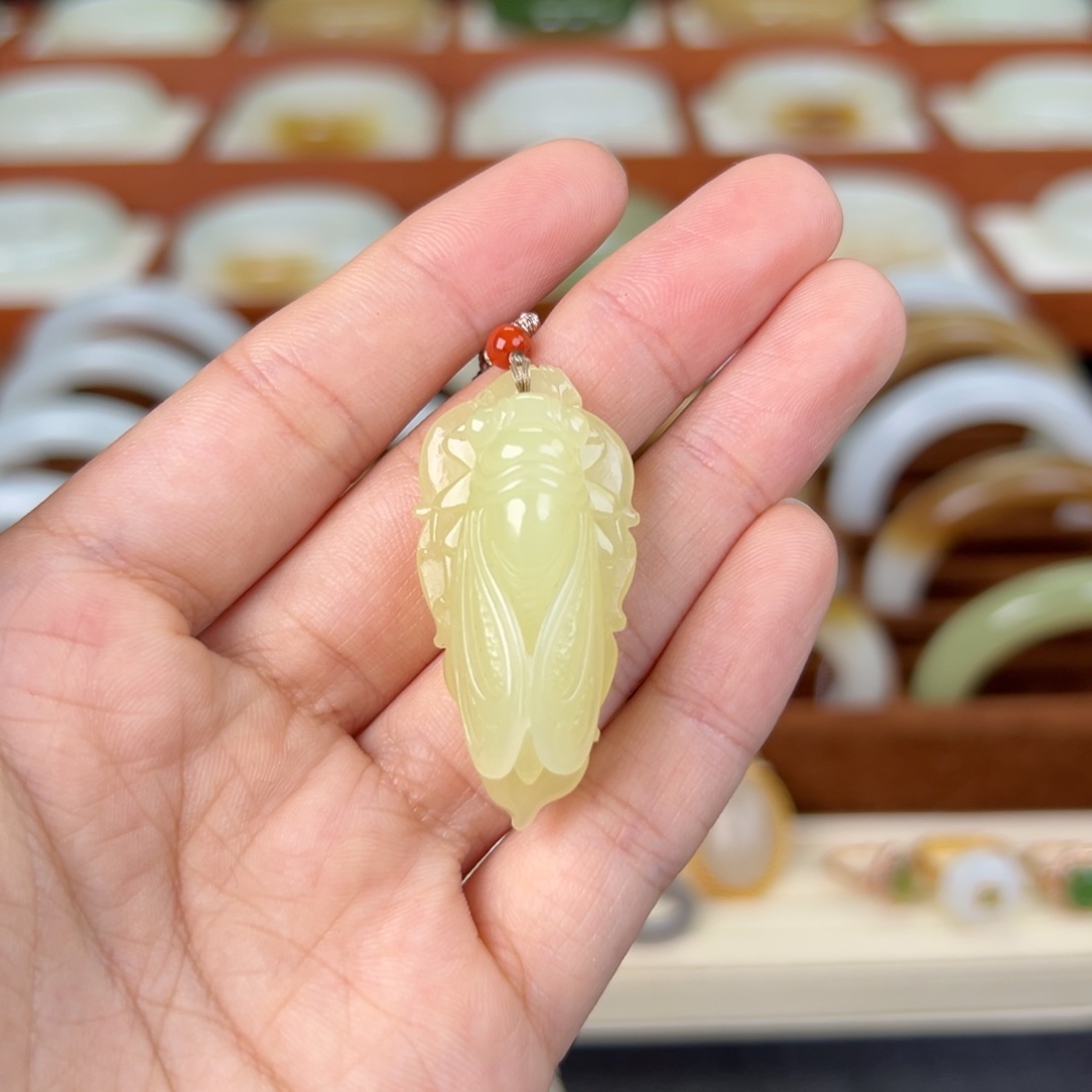 和田玉颈饰未镶嵌和田玉