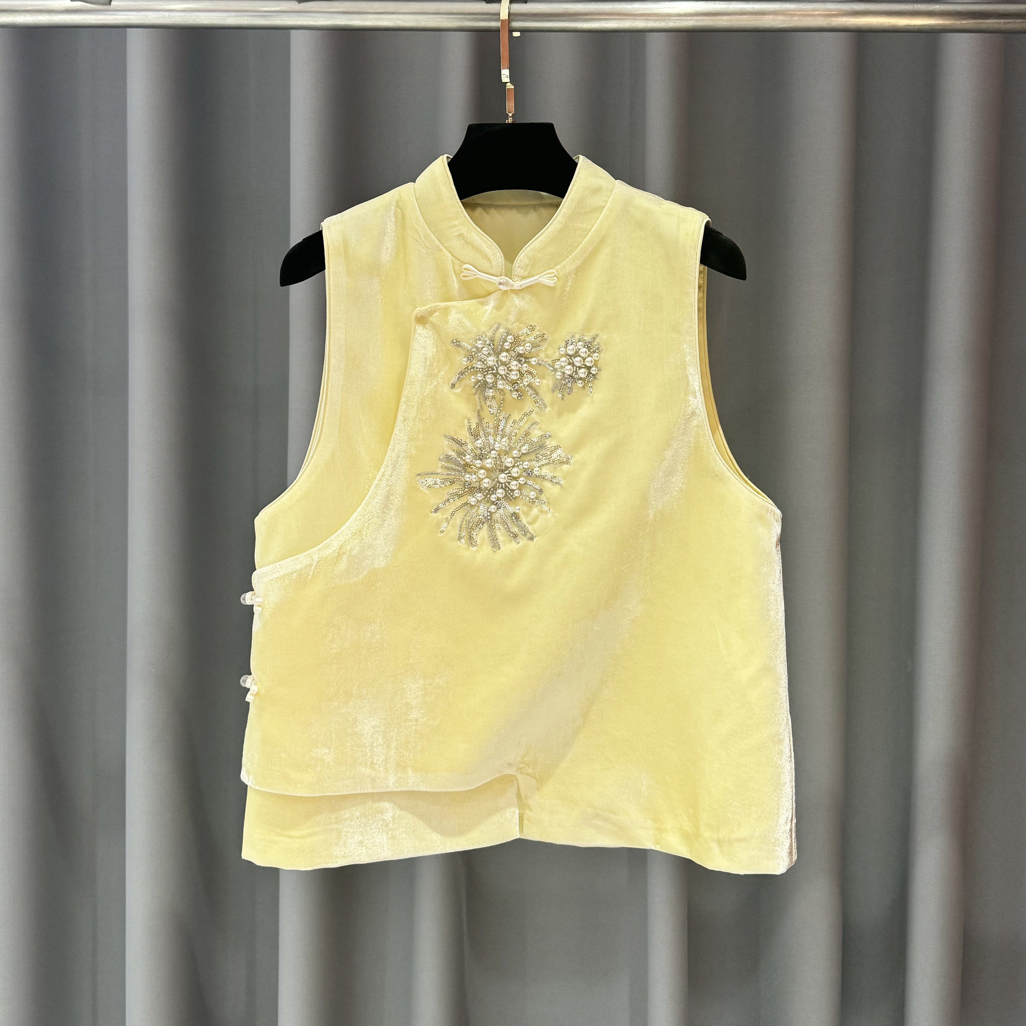 马甲纯色2026新款早春亮片钉珠无袖马夹