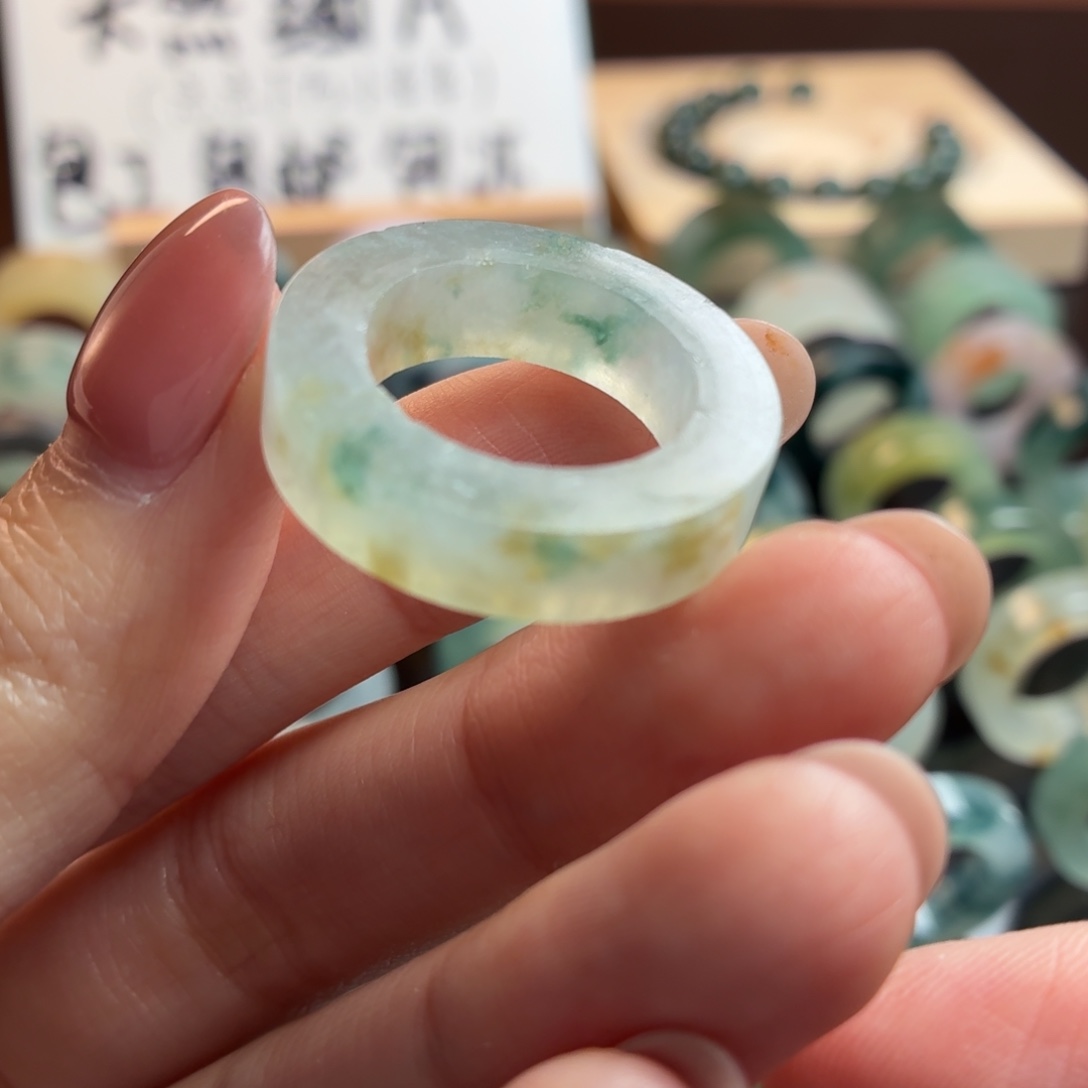 定制翡翠未镶嵌戒指
