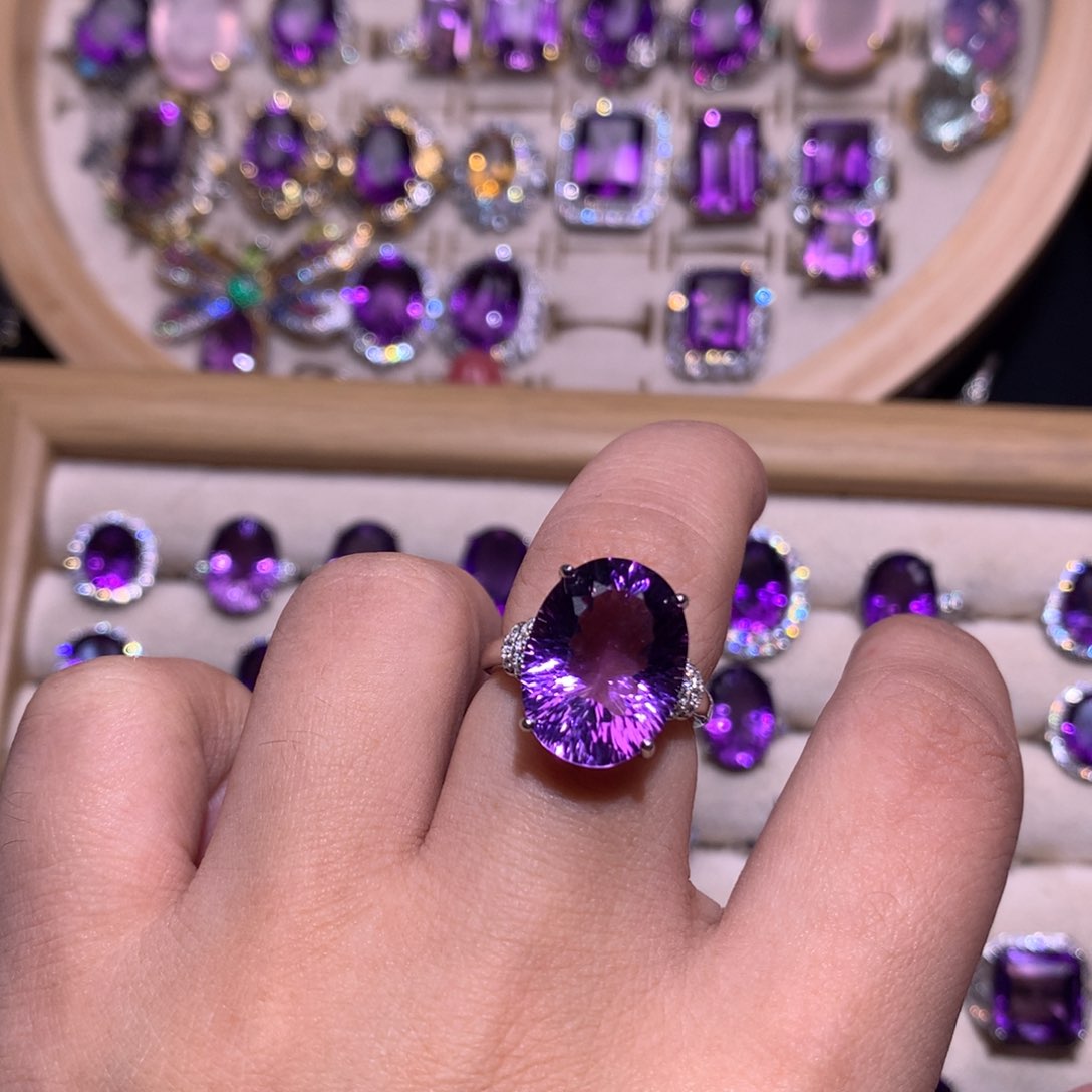 【闪购商品】银S925镶嵌戒指水晶奶***吃戒指