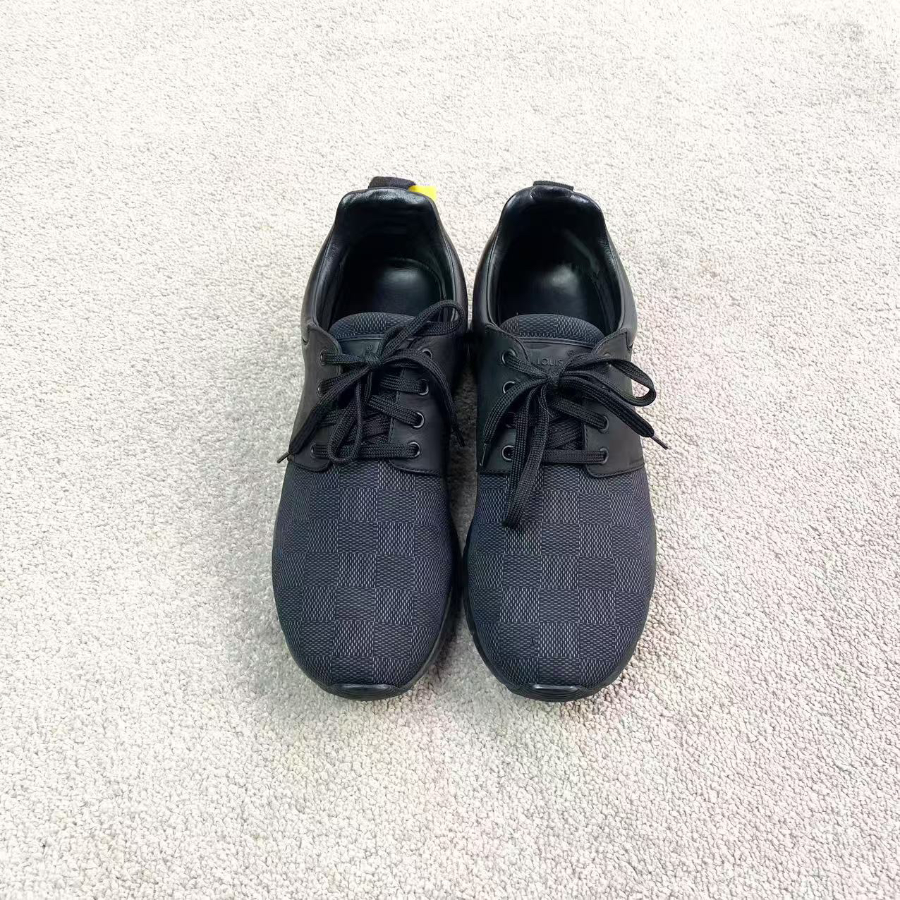 95新 LouisVuitton/路易威登  yy352 黑色满面棋盘格运动鞋 37码