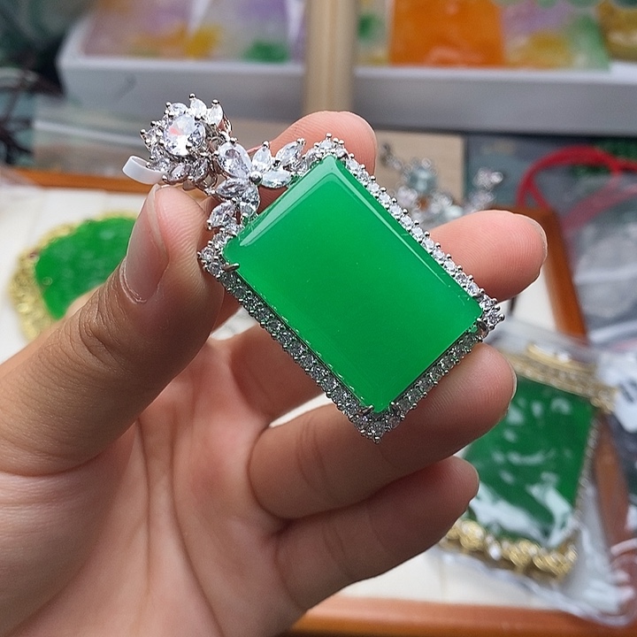 翡翠未镶嵌颈饰376手串