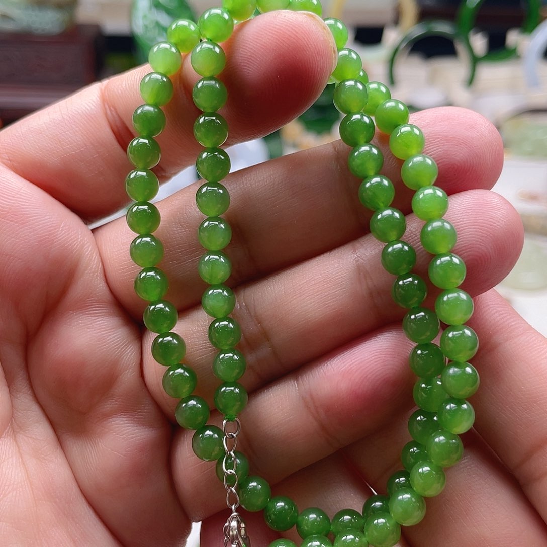 颈饰未镶嵌和田玉（碧玉）