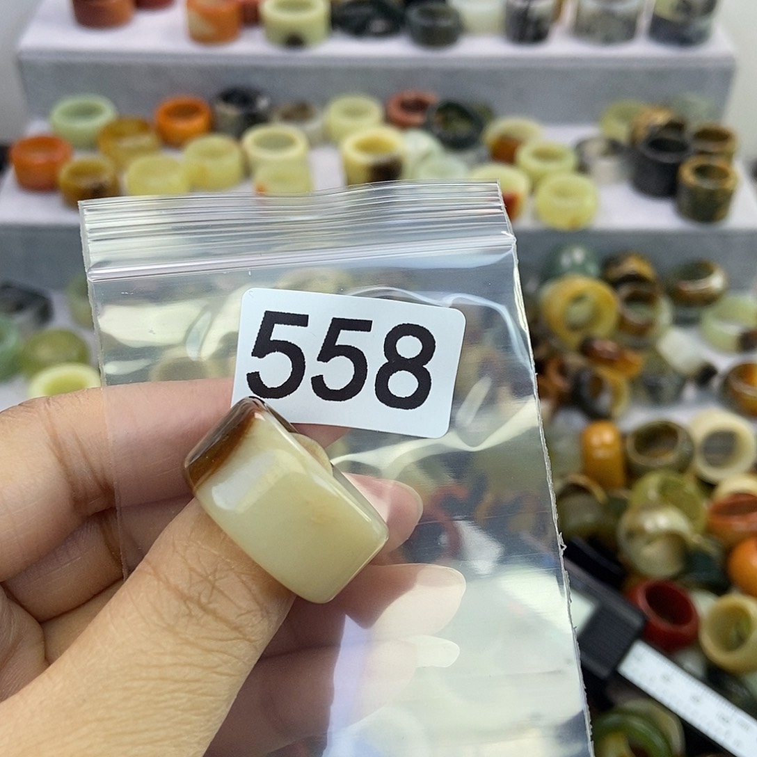 清***月蛇纹石玉未镶嵌戒指