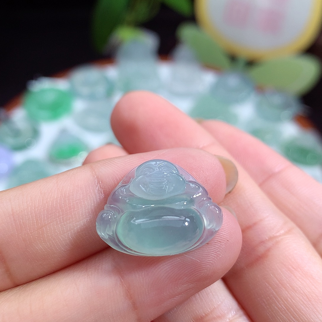 翡翠未镶嵌颈饰佛公