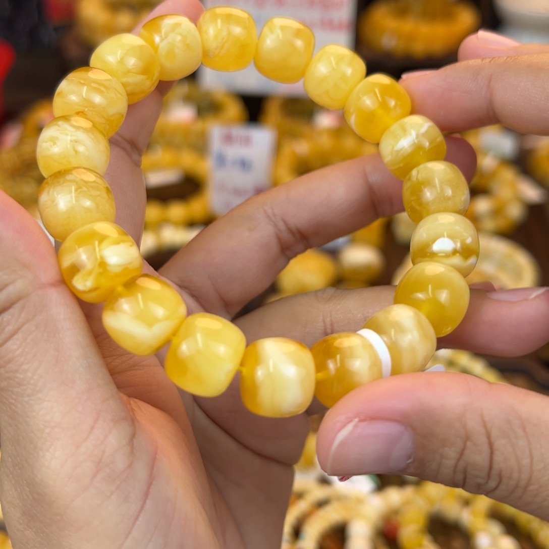 琥珀裸石未镶嵌kjhhbvvvbn