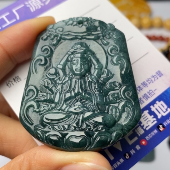 翡翠颈饰未镶嵌翡翠