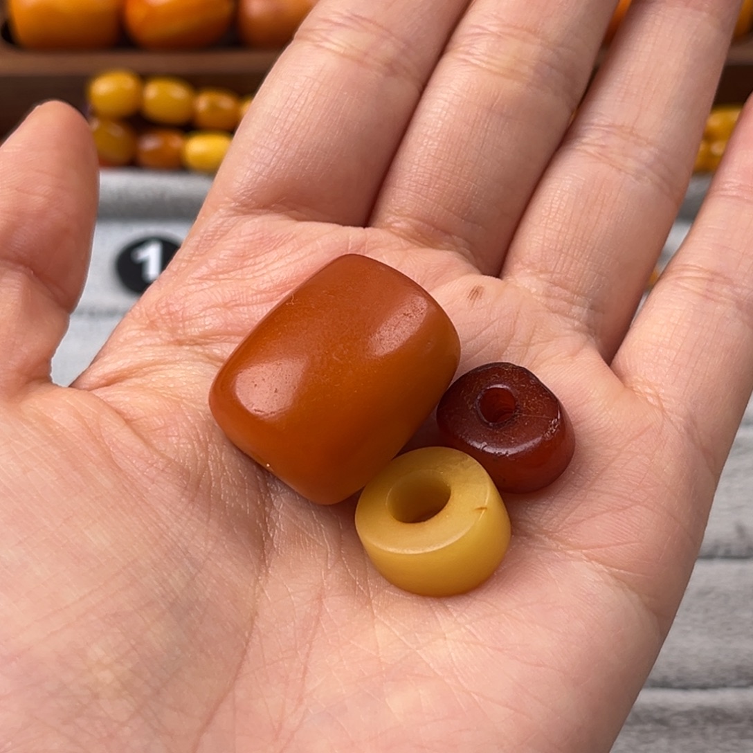 林***窗蜜蜡未镶嵌颈饰老蜜蜡