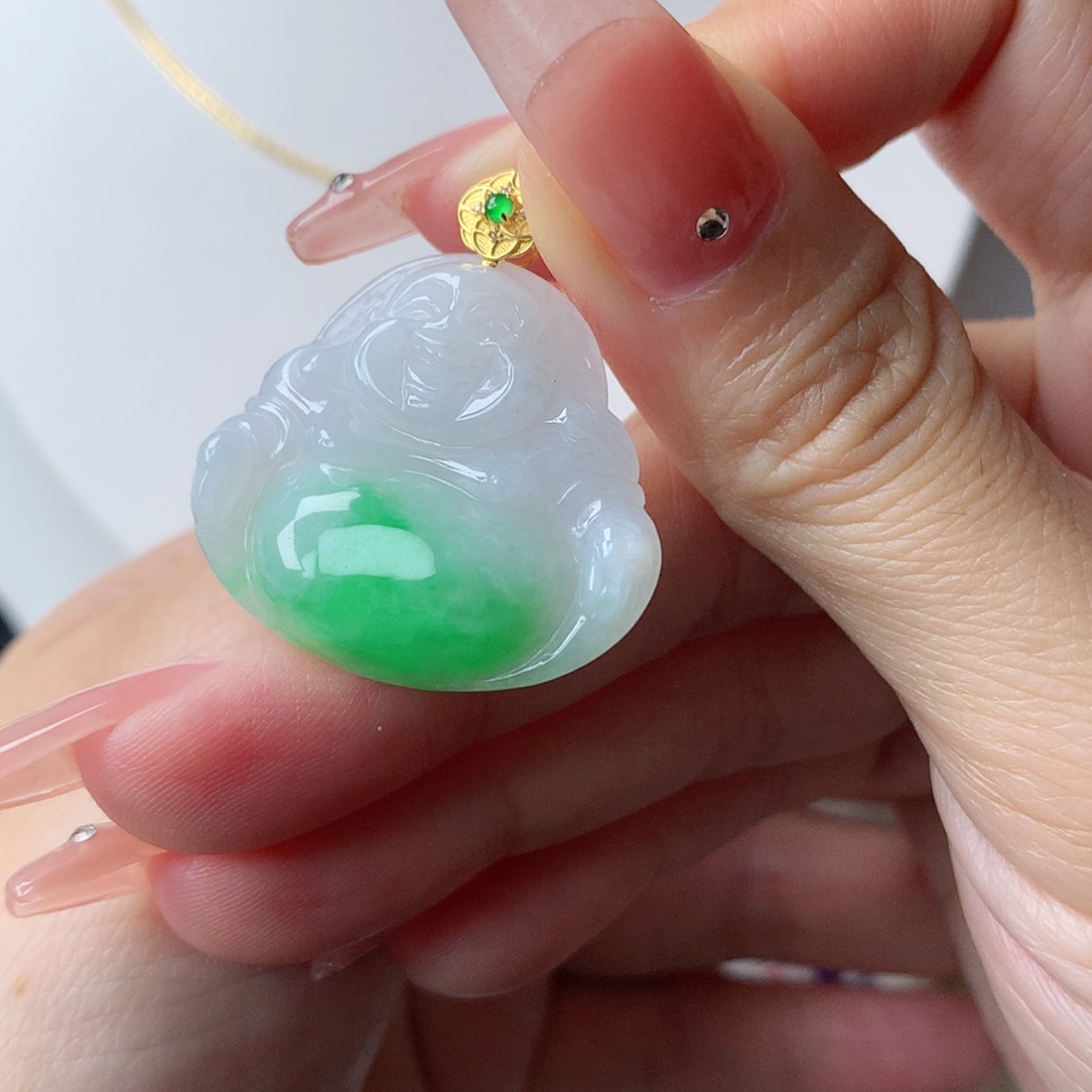【闪购商品】翡翠18K金镶嵌吊坠(赠链)热**剧