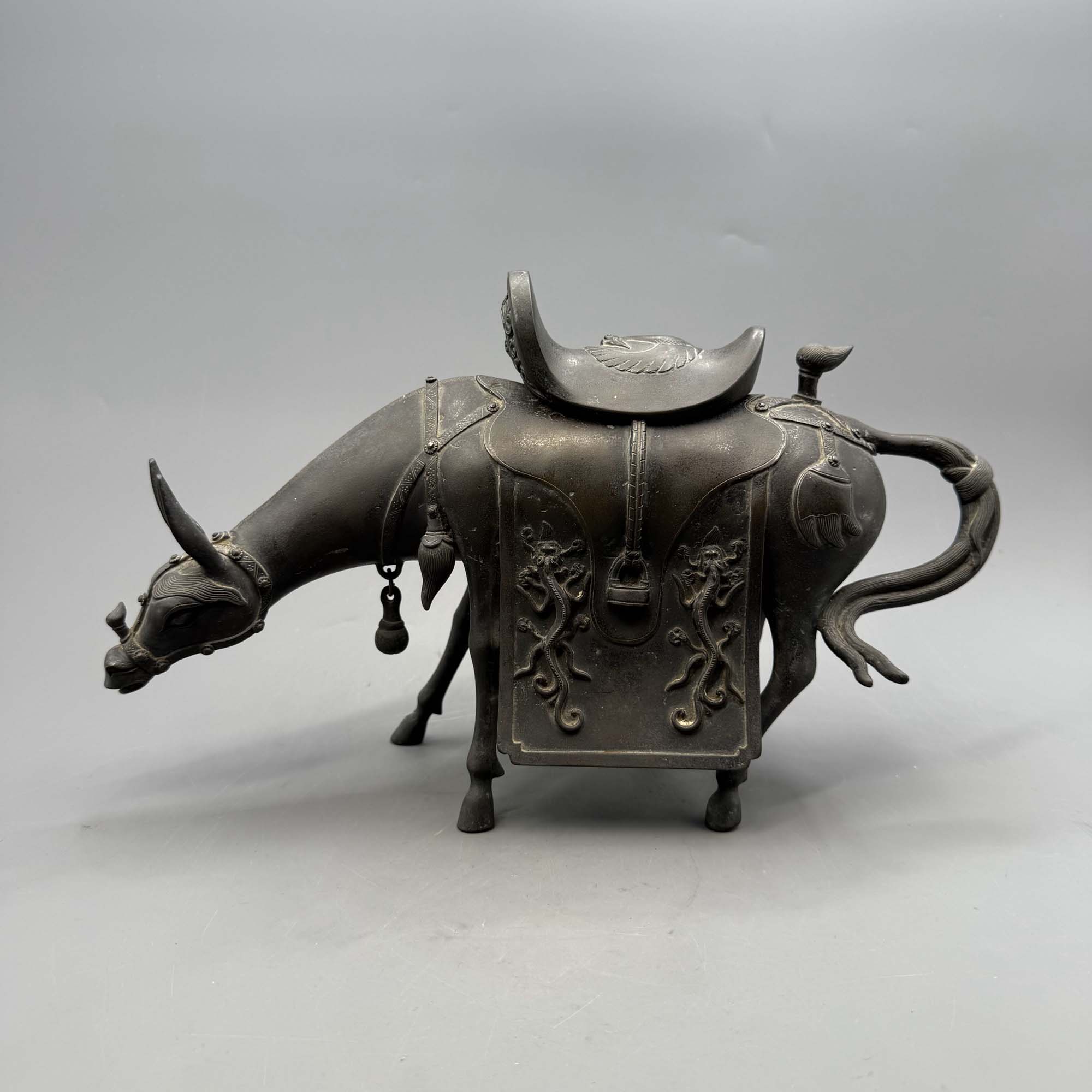 清 龙纹驴形铜香薰 22123