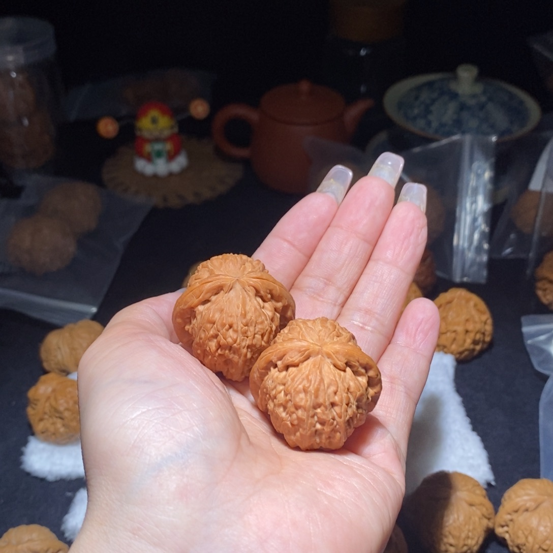 文玩核桃吊坠白狮子36