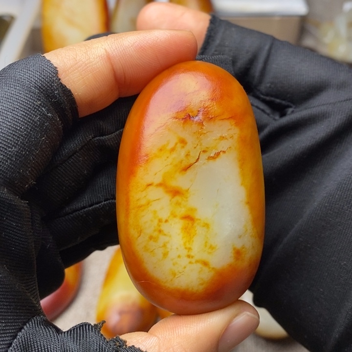 和田玉未镶嵌把件