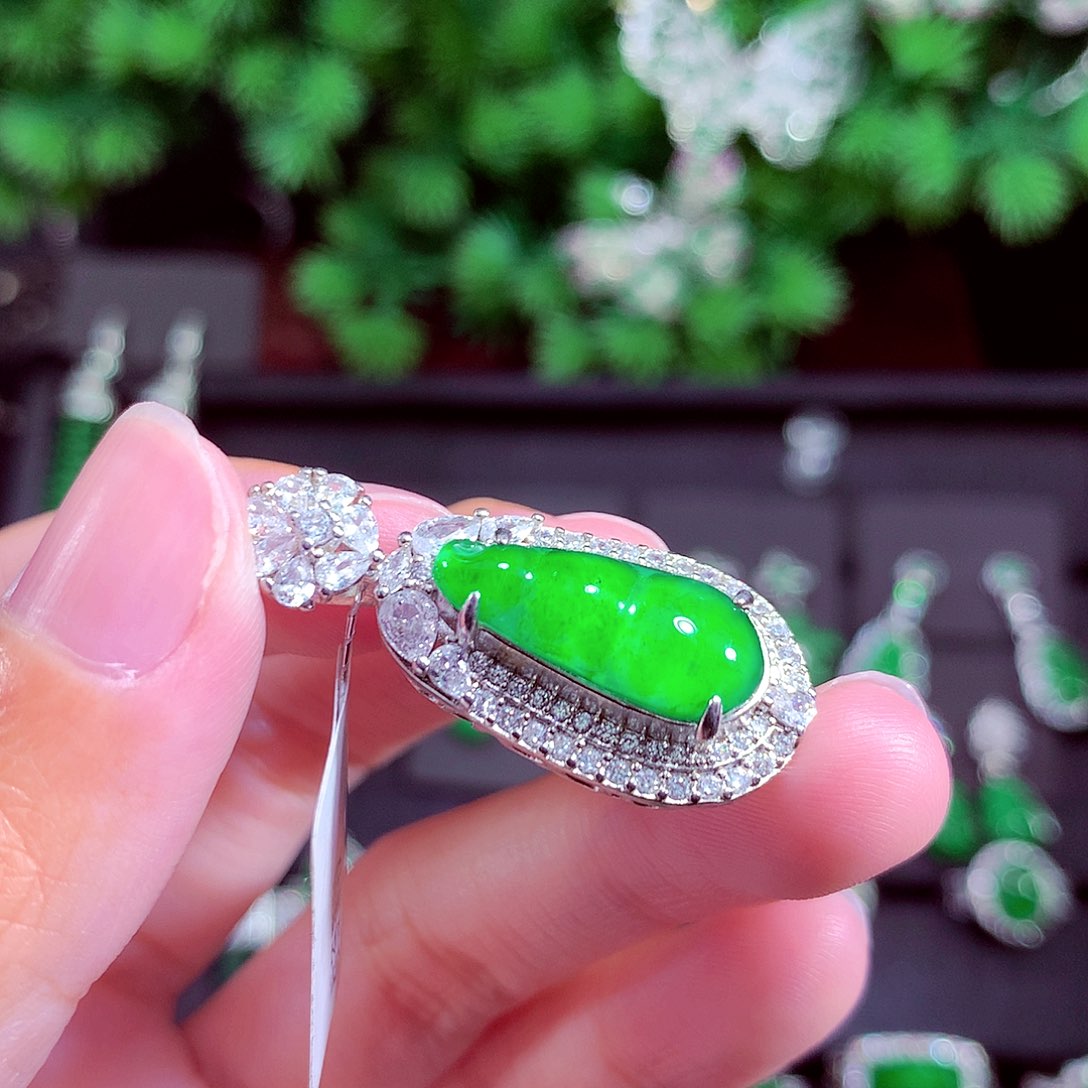 颈饰未镶嵌翡翠天然