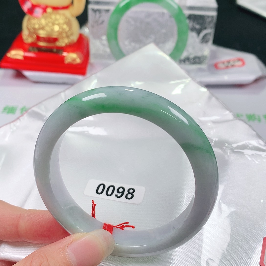 翡翠手镯未镶嵌  编号0098 正圈56+