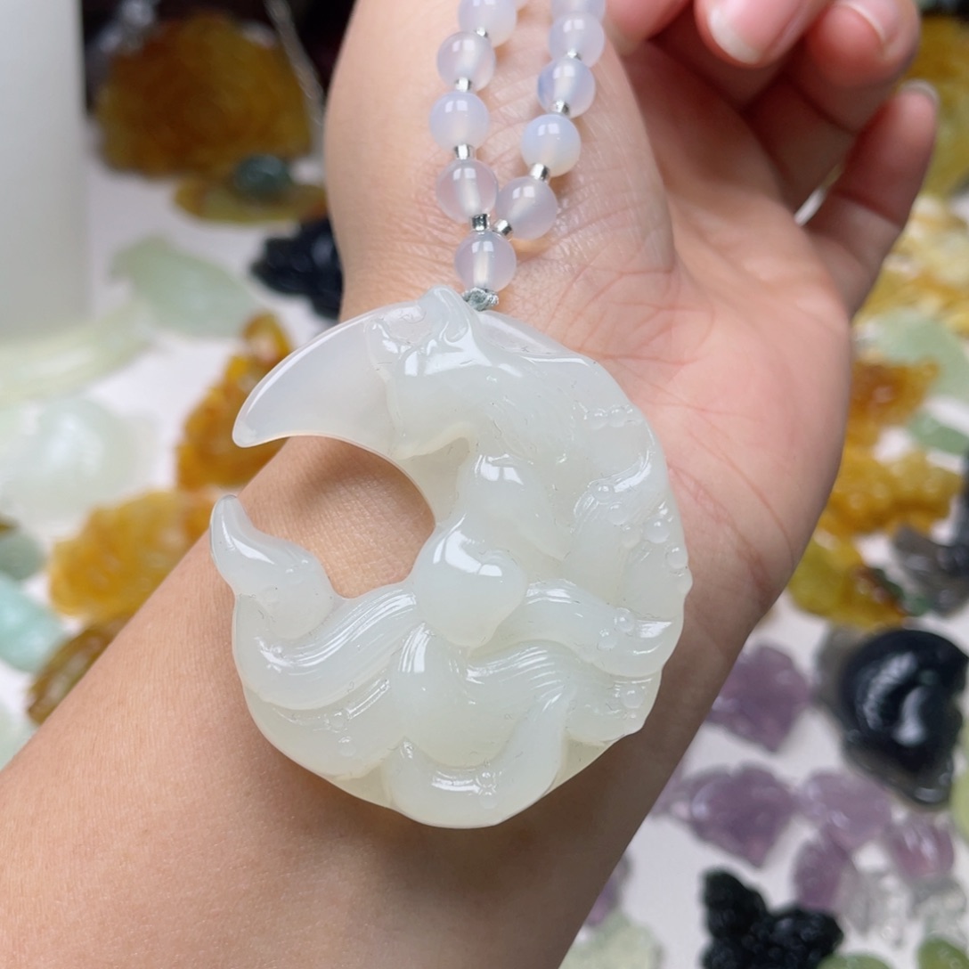 蛇纹石玉颈饰未镶嵌