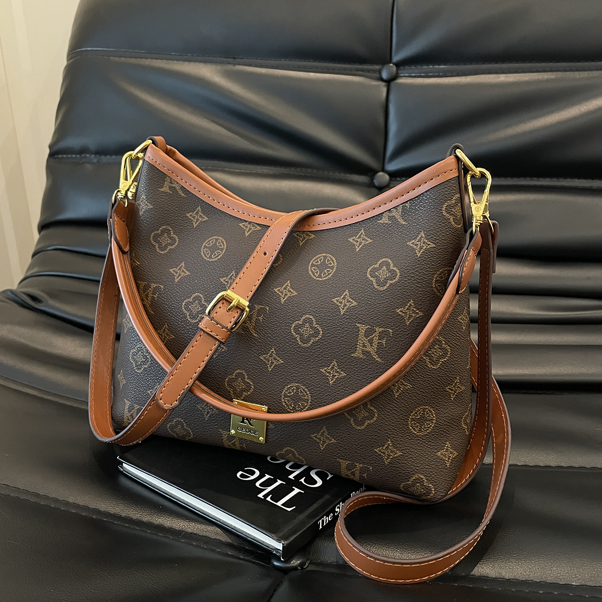 【有运费险】新款流浪包百搭单肩包女士时尚斜挎包印花腋下包手提包