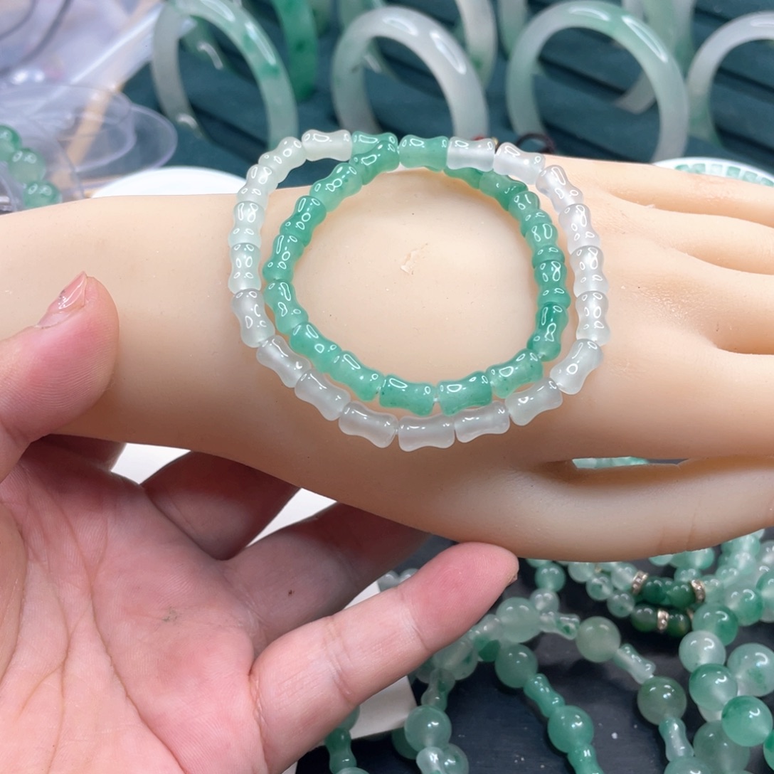 小***巴石英质玉未镶嵌手串