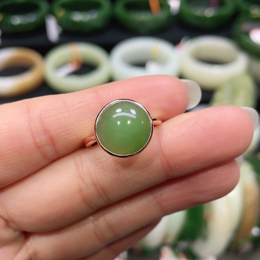 未镶嵌戒指和田玉