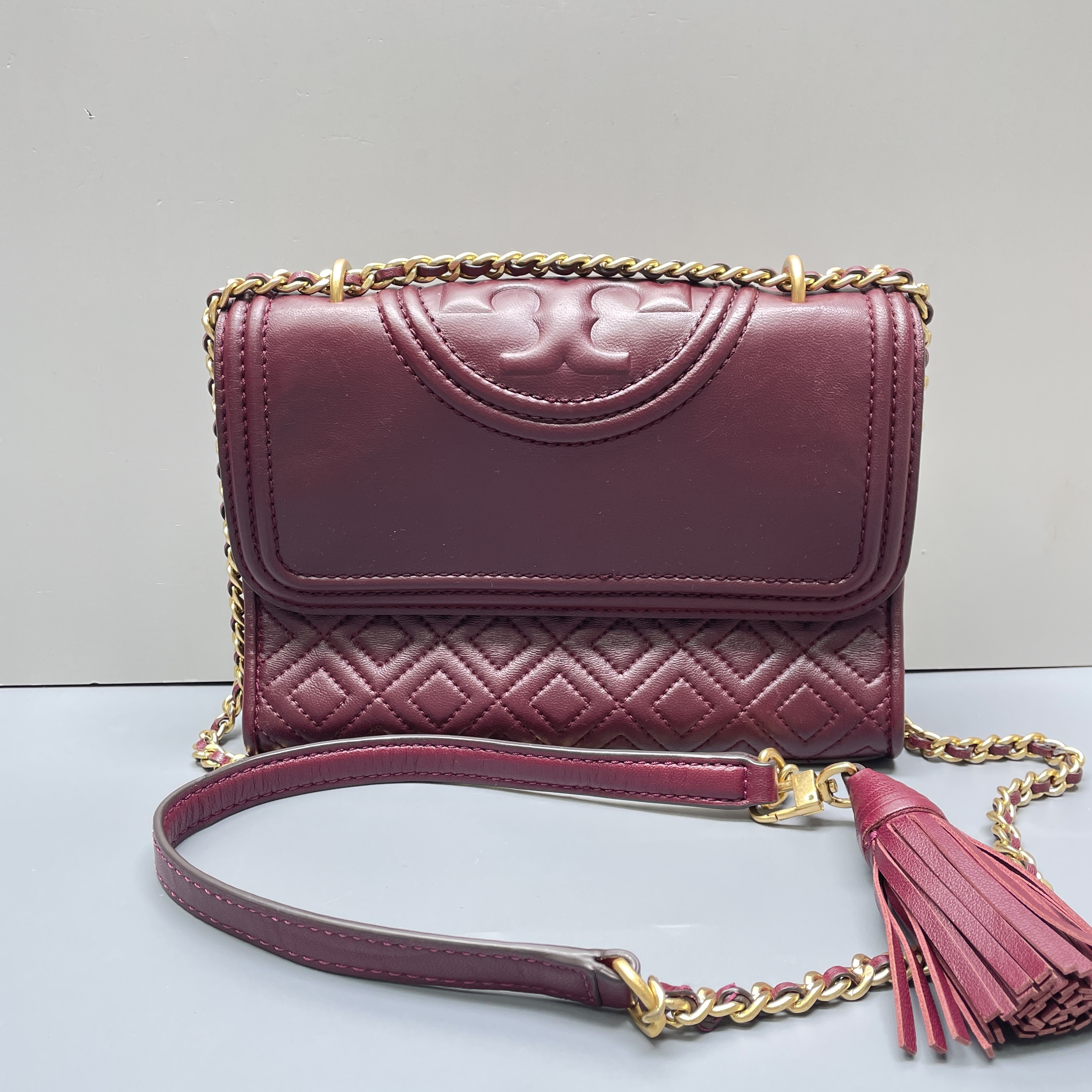 90新 TORY BURCH/汤丽柏琦 fleming链条斜挎包 20*14*5 E110802