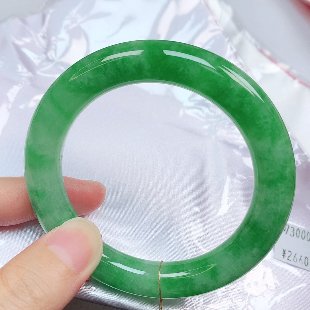 翡翠手镯未镶嵌抖音质检