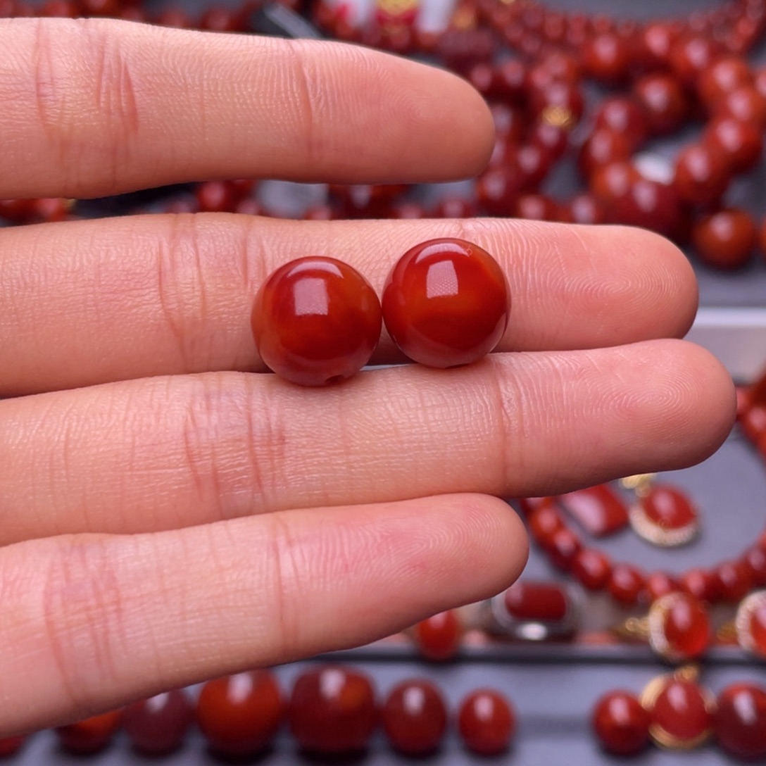 秋***。南红玛瑙未镶嵌其他天然原矿）11.7mm瓦西玫锦双色圆珠