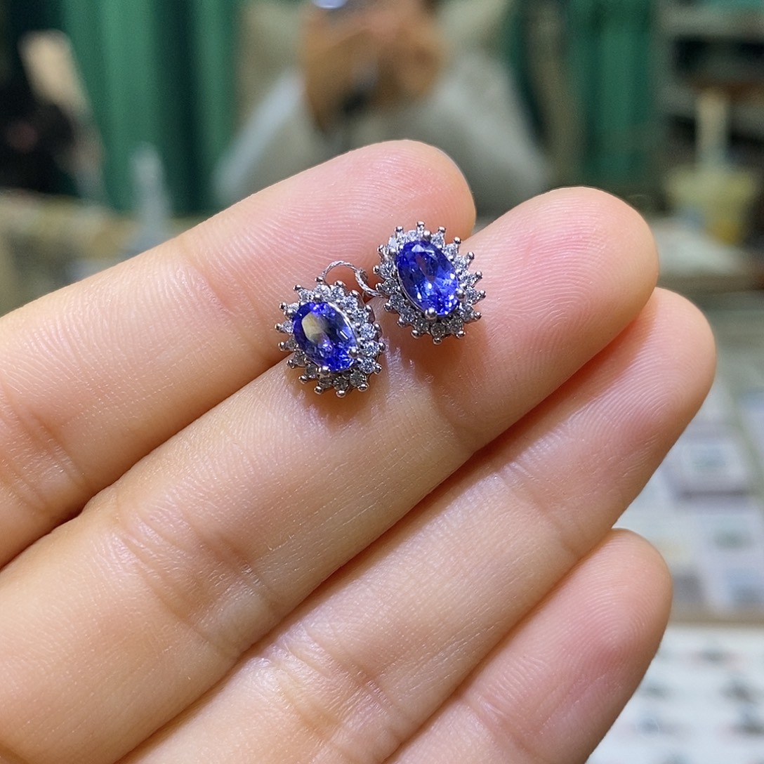 银S925镶嵌坦桑石耳饰天然