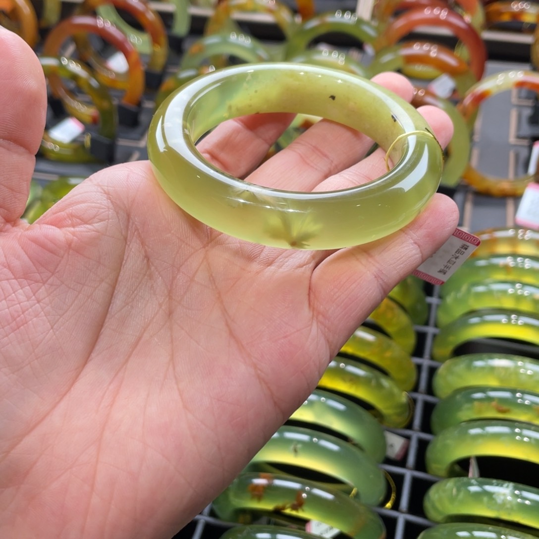 蛇纹石玉手镯未镶嵌