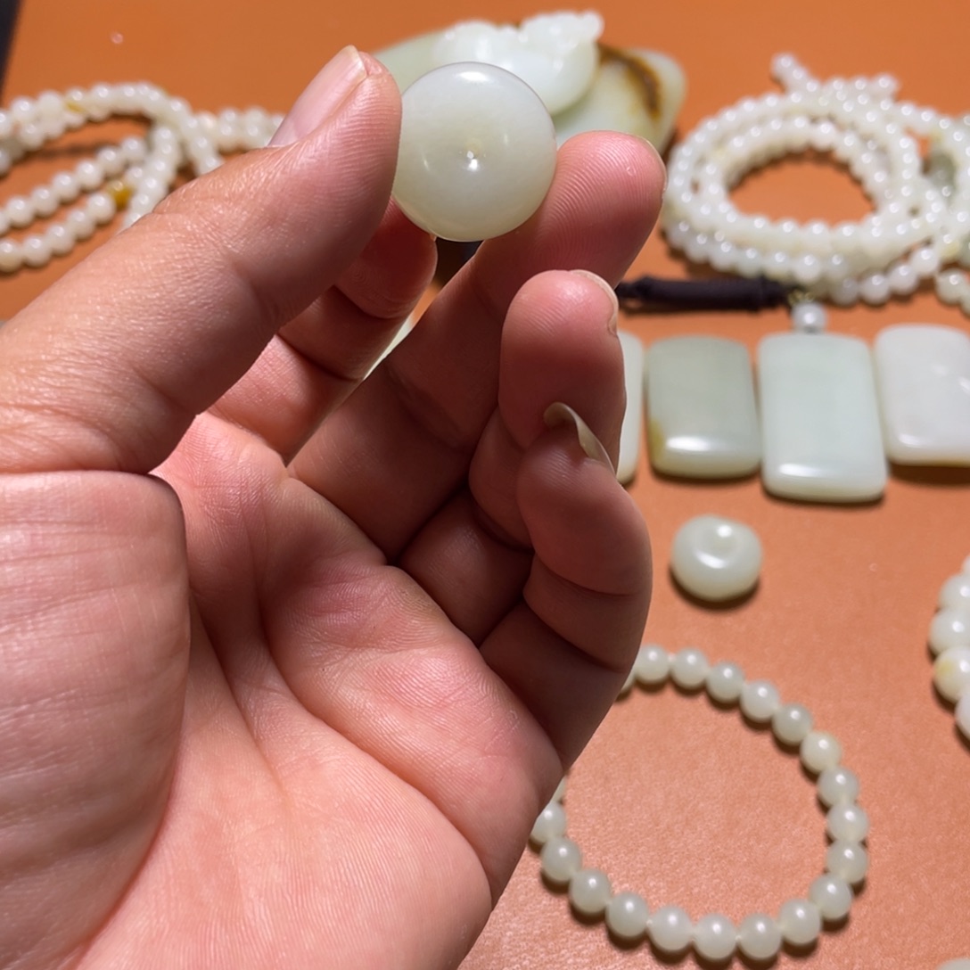 和田玉（糖玉）未镶嵌颈饰平安扣