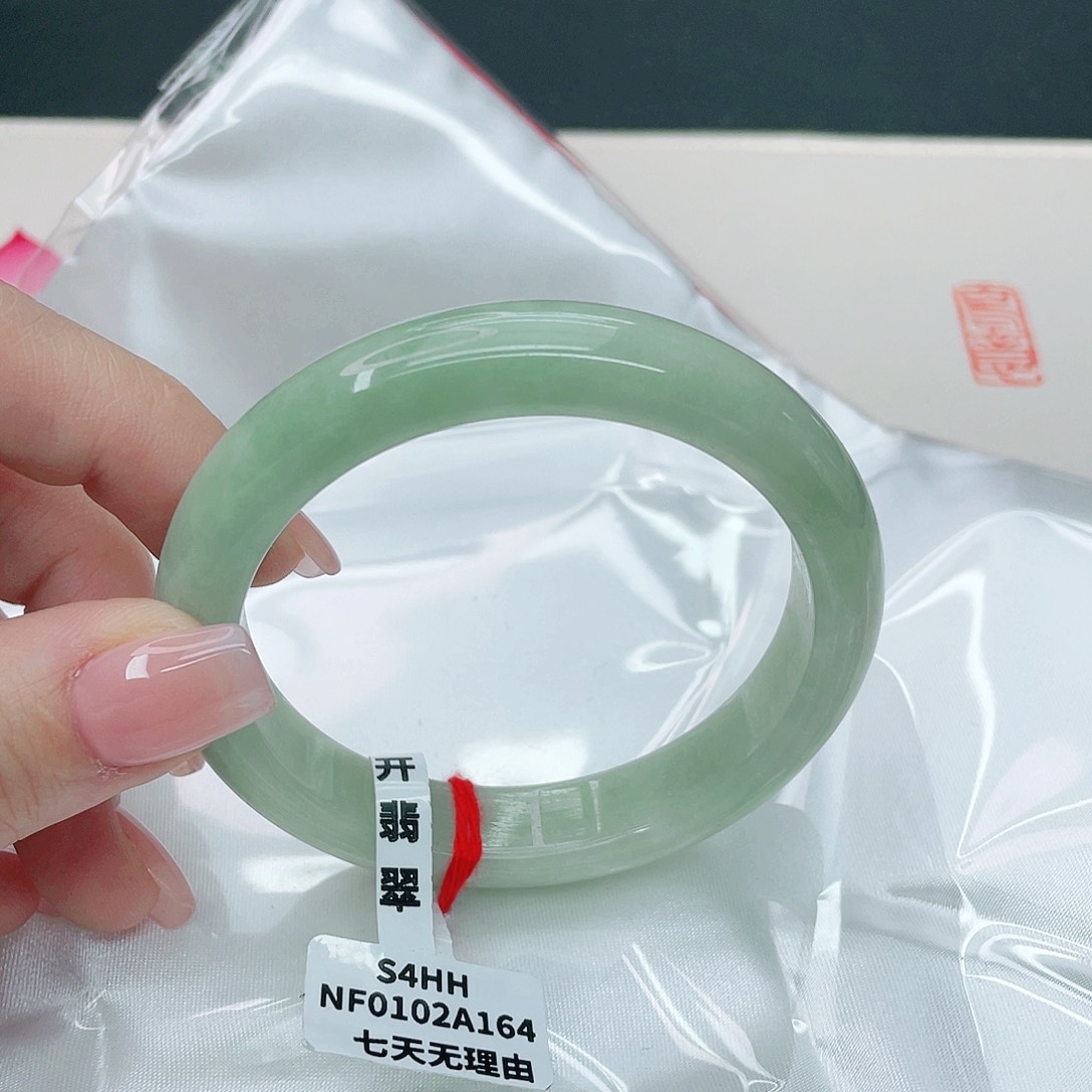 翡翠手镯未镶嵌正56.7