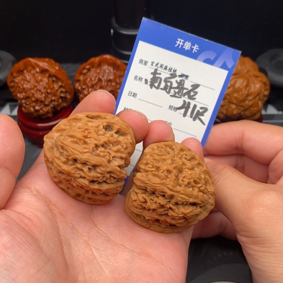 文玩核桃把件三角南疆石(41尺寸)