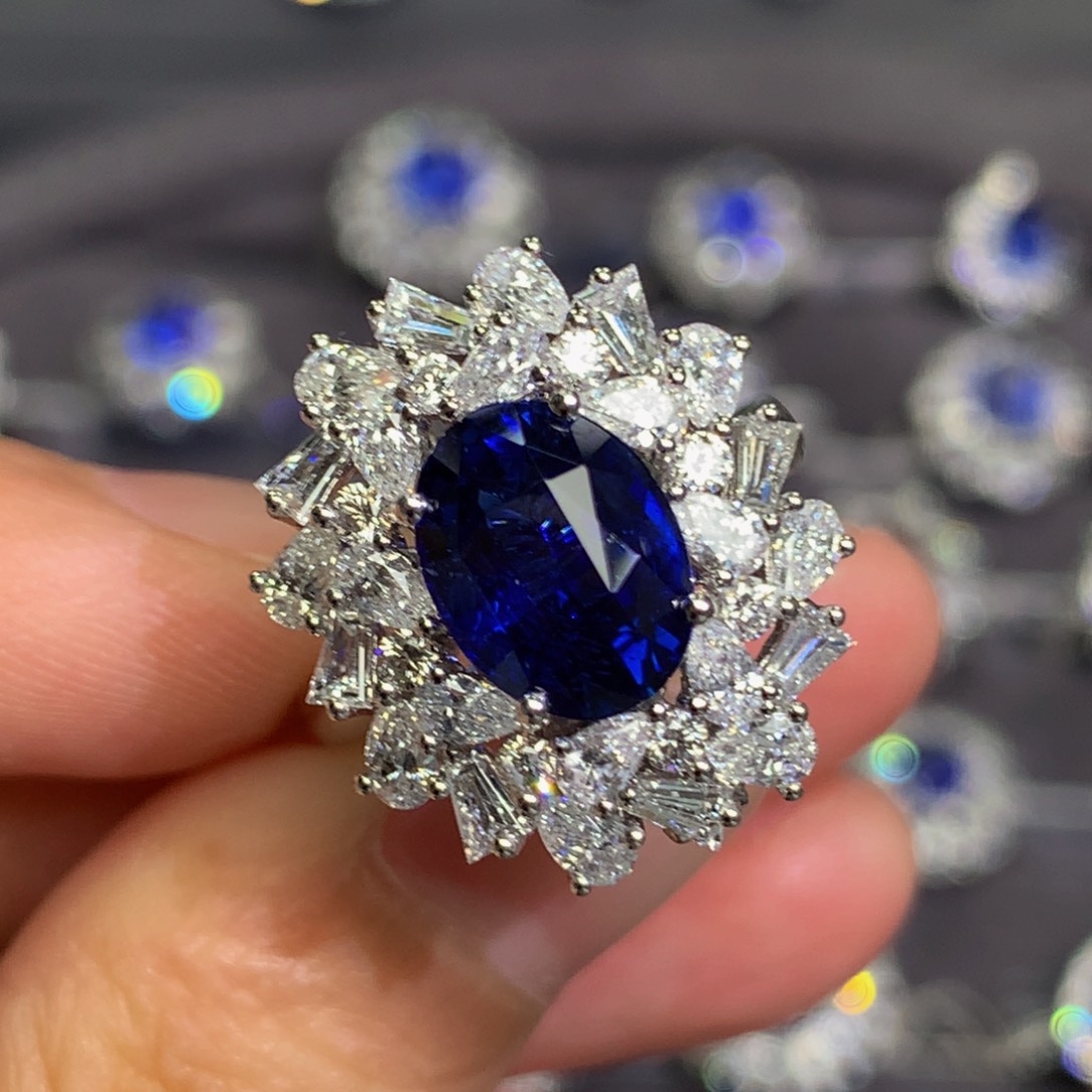 蓝宝石戒指18K金镶嵌