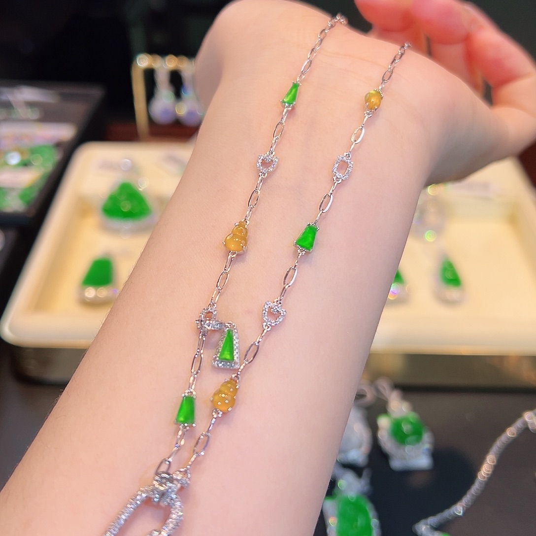 翡翠项链18K金镶嵌翡翠