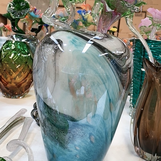 琉璃花瓶高30厘米口径9厘米