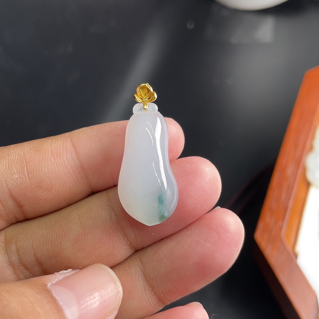 翡翠18K金镶嵌颈饰588888888