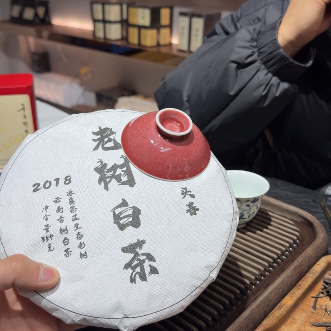 景德镇陶瓷。             