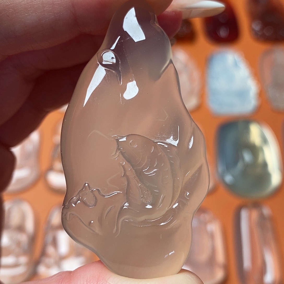 玛瑙/玉髓未镶嵌颈饰莲花鱼