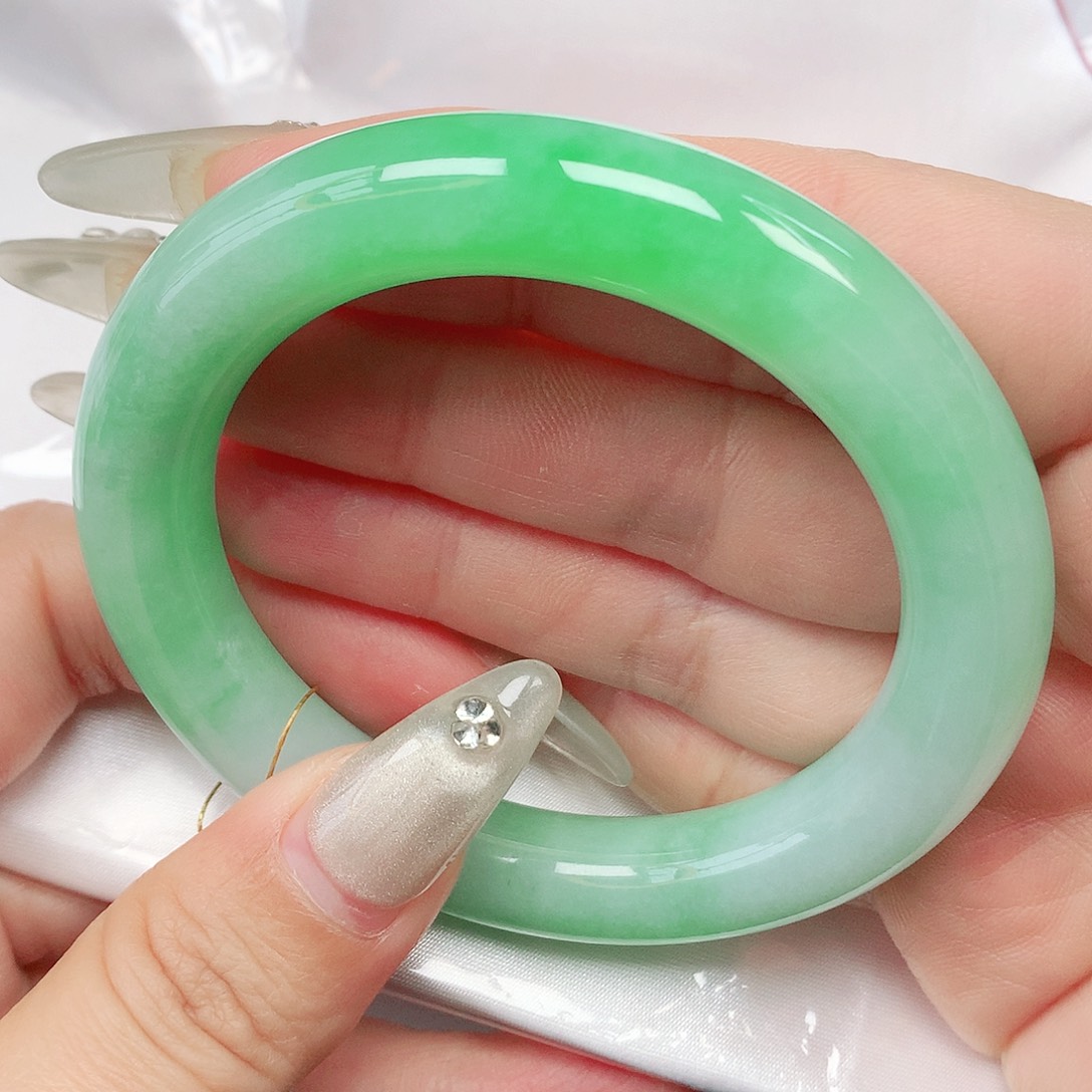 翡翠手镯未镶嵌抖音587