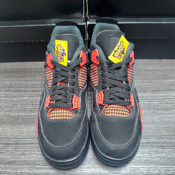 AJ4雷公 43码配盒 成色极新 黑红