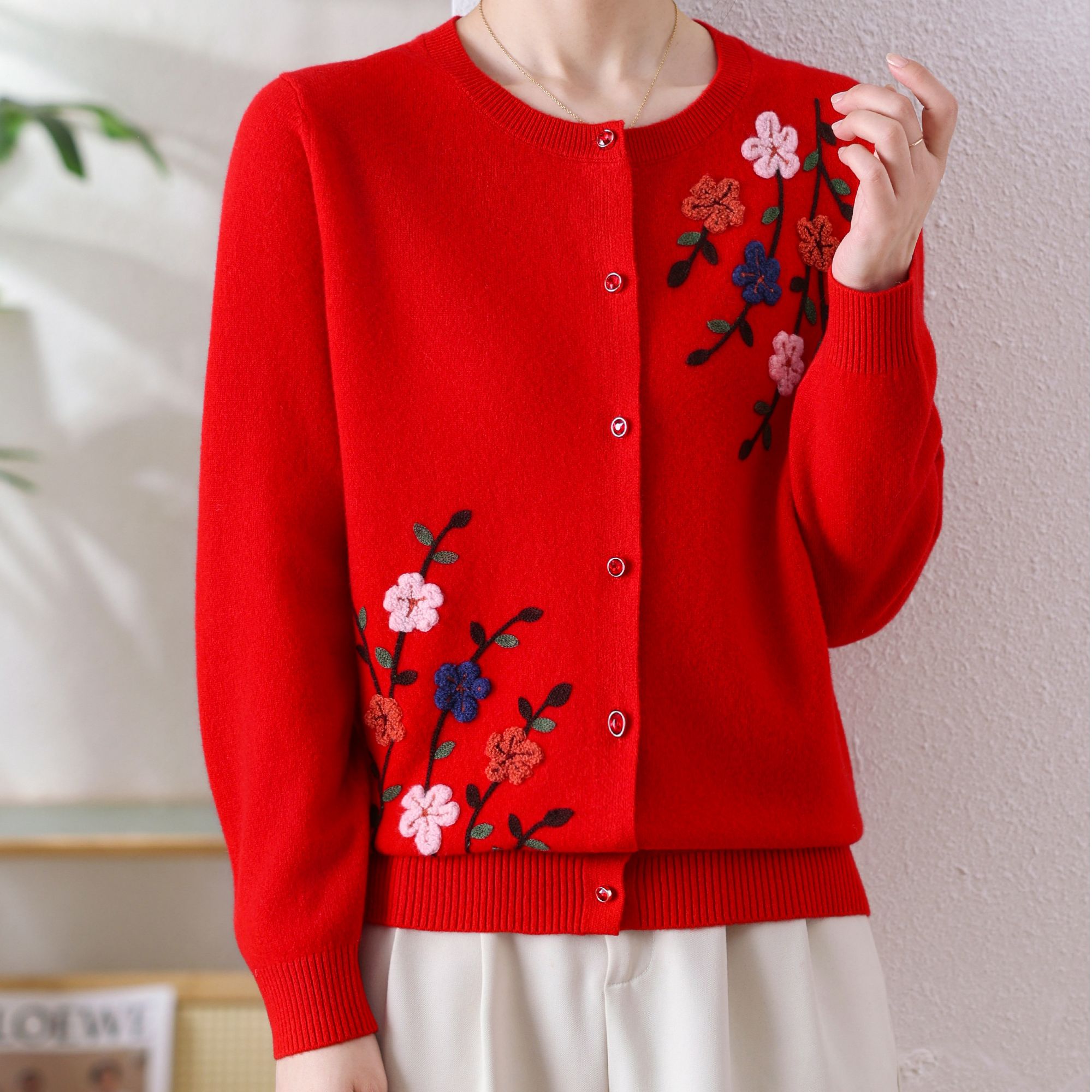 【刺绣对角花】女款圆领针织开衫100羊毛