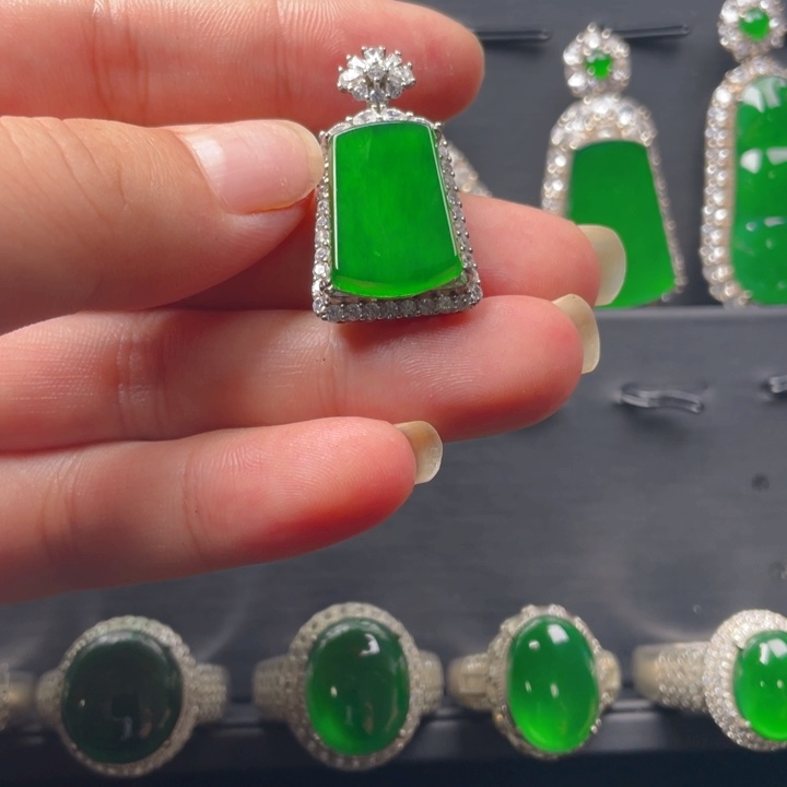 翡翠银S925镶嵌颈饰翡翠吊坠