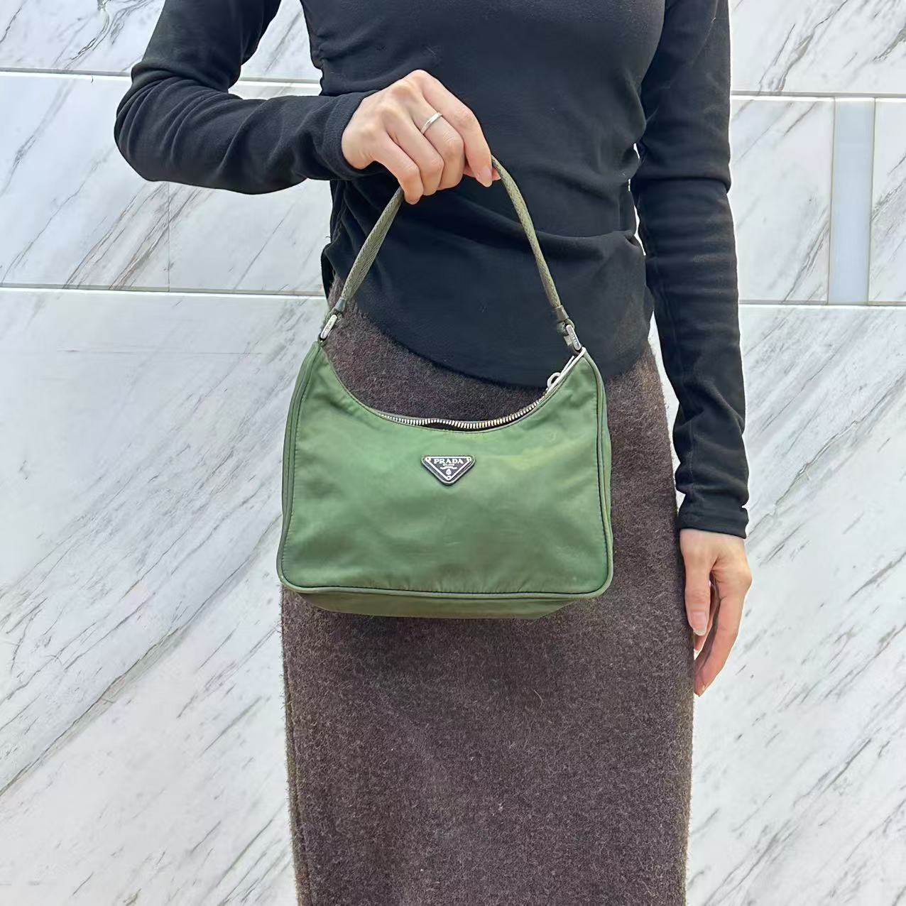 95新 Prada/普拉达 绿色降落伞腋下包/云海优选/59183