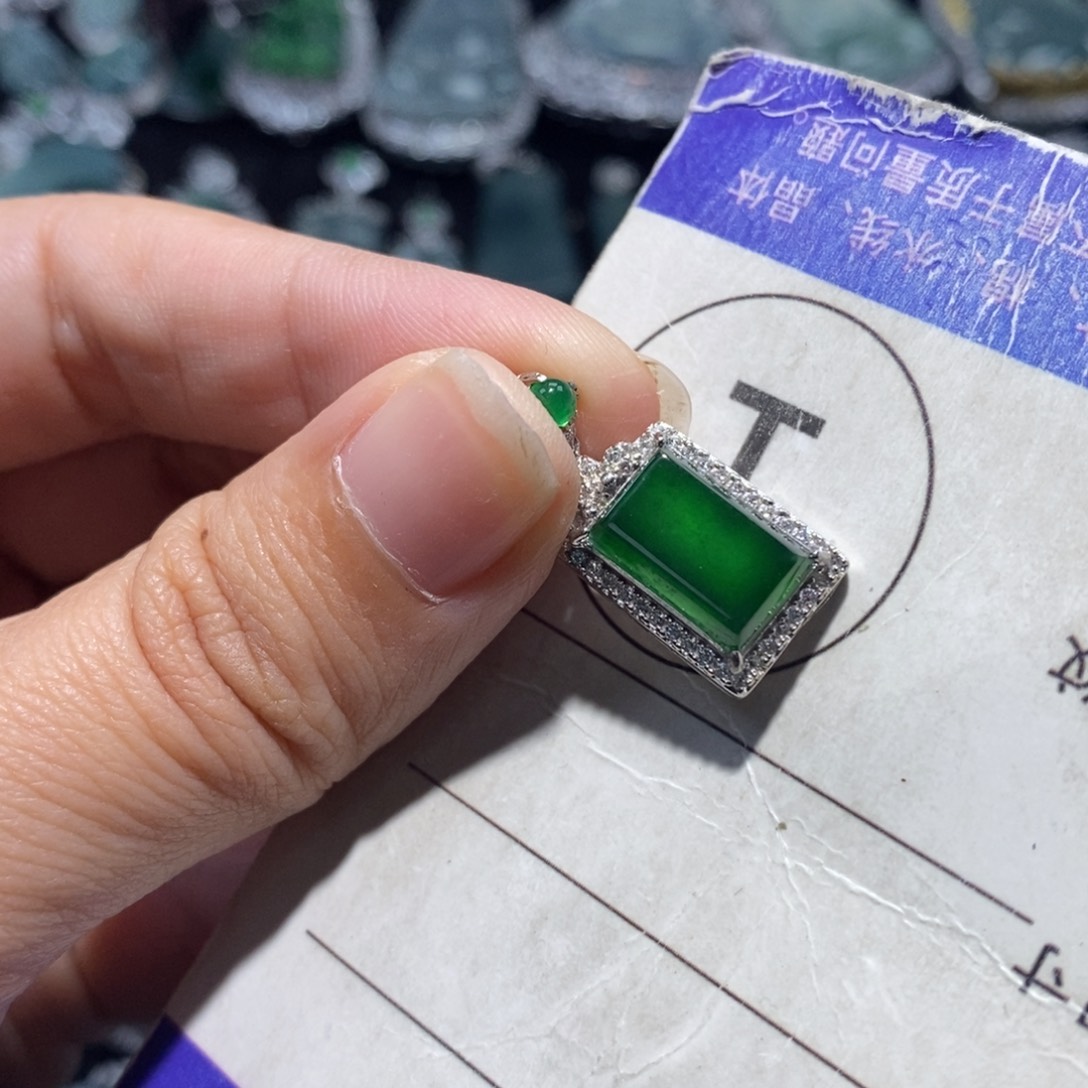 ****3翡翠未镶嵌颈饰翡翠