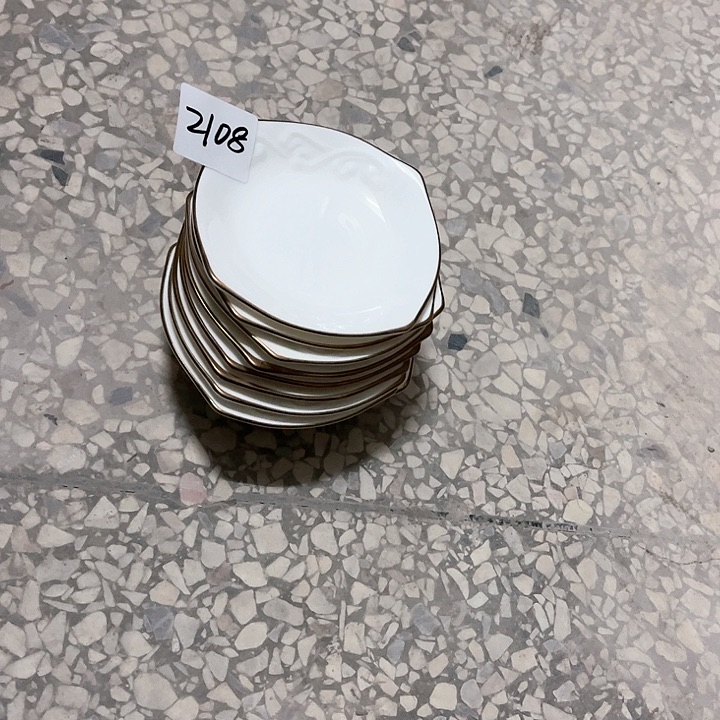 碗2108祥云金边味碟十个，库存微瑕