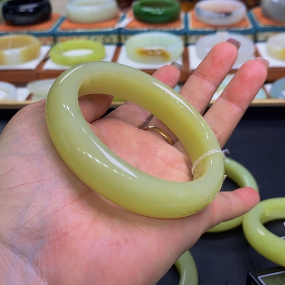 和田玉手镯未镶嵌飘*若羌黄口4880