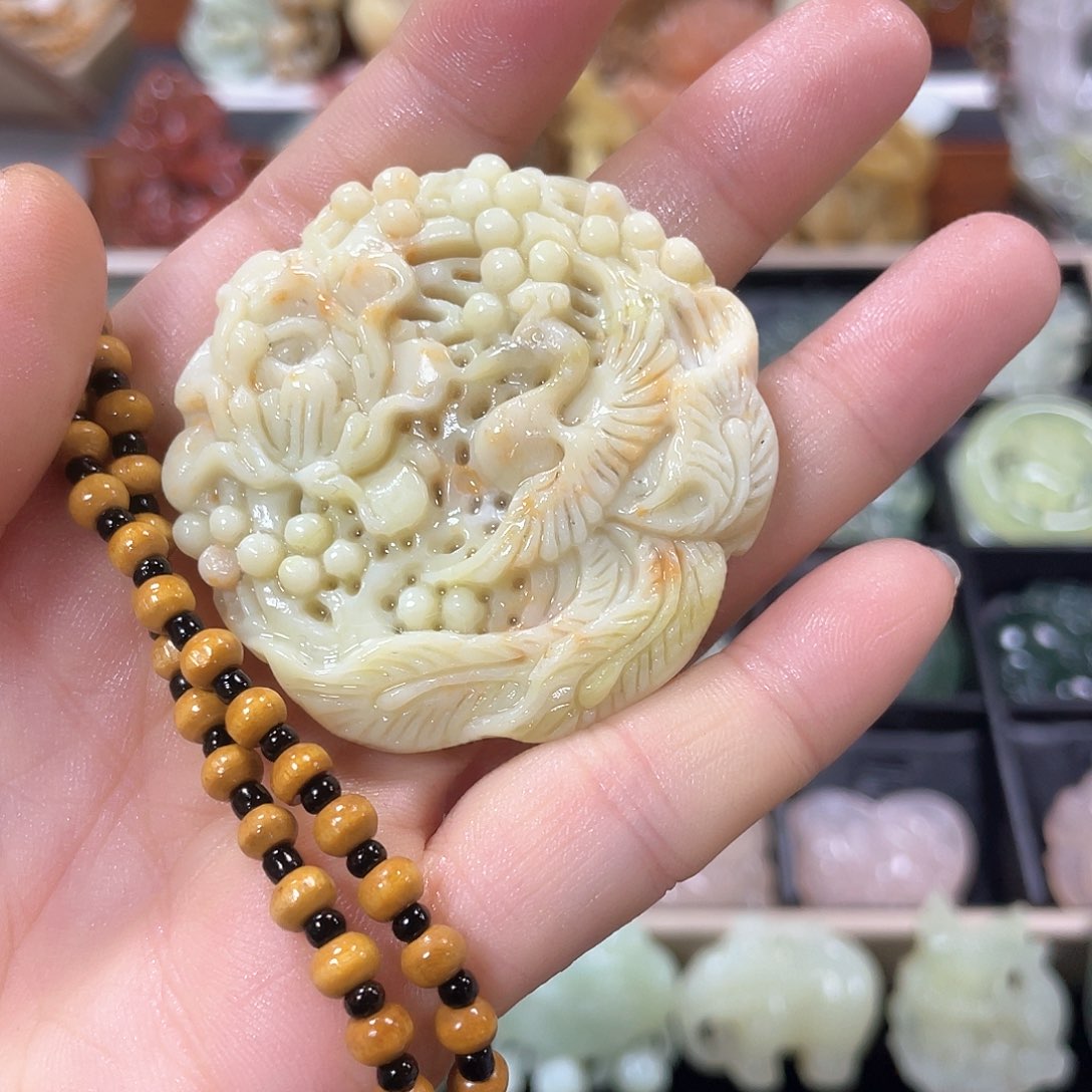 蛇纹石玉颈饰未镶嵌