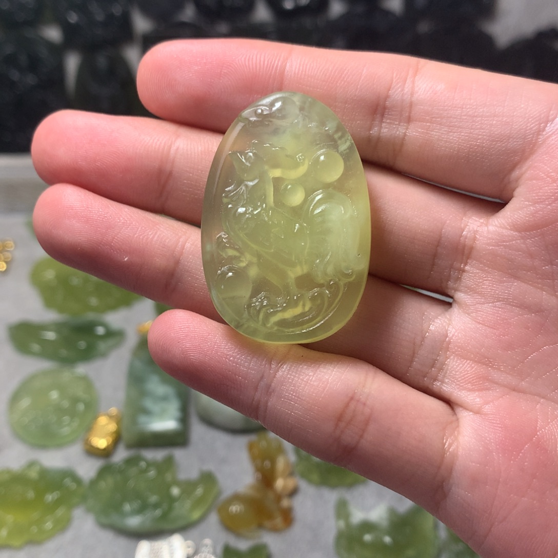 合金蛇纹石玉颈饰生肖