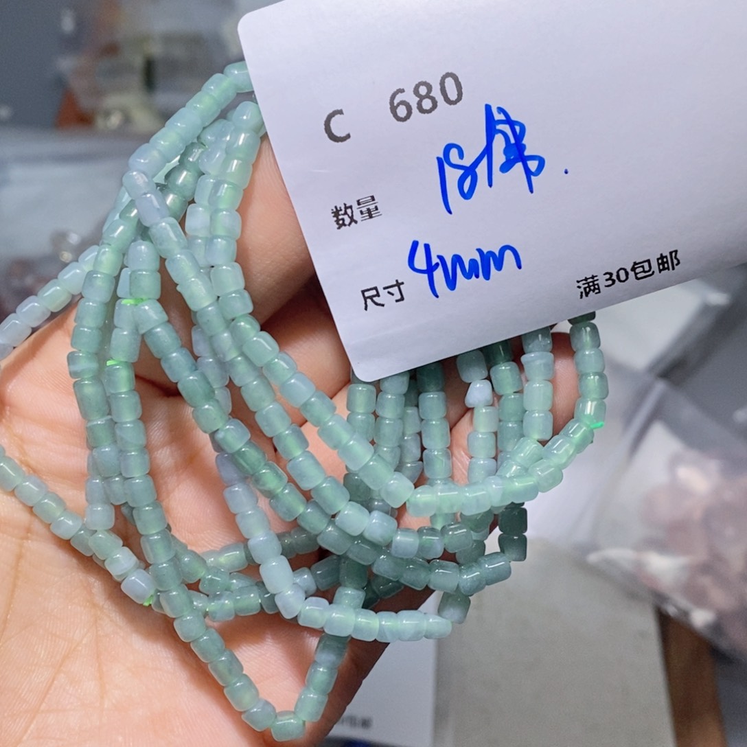 翡翠颈饰未镶嵌C680。一串