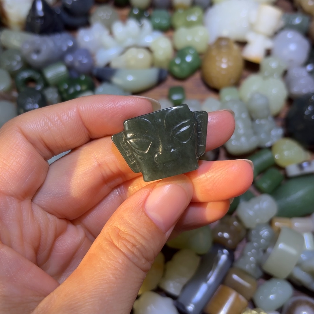 犬***狼和田玉未镶嵌珠宝半成品