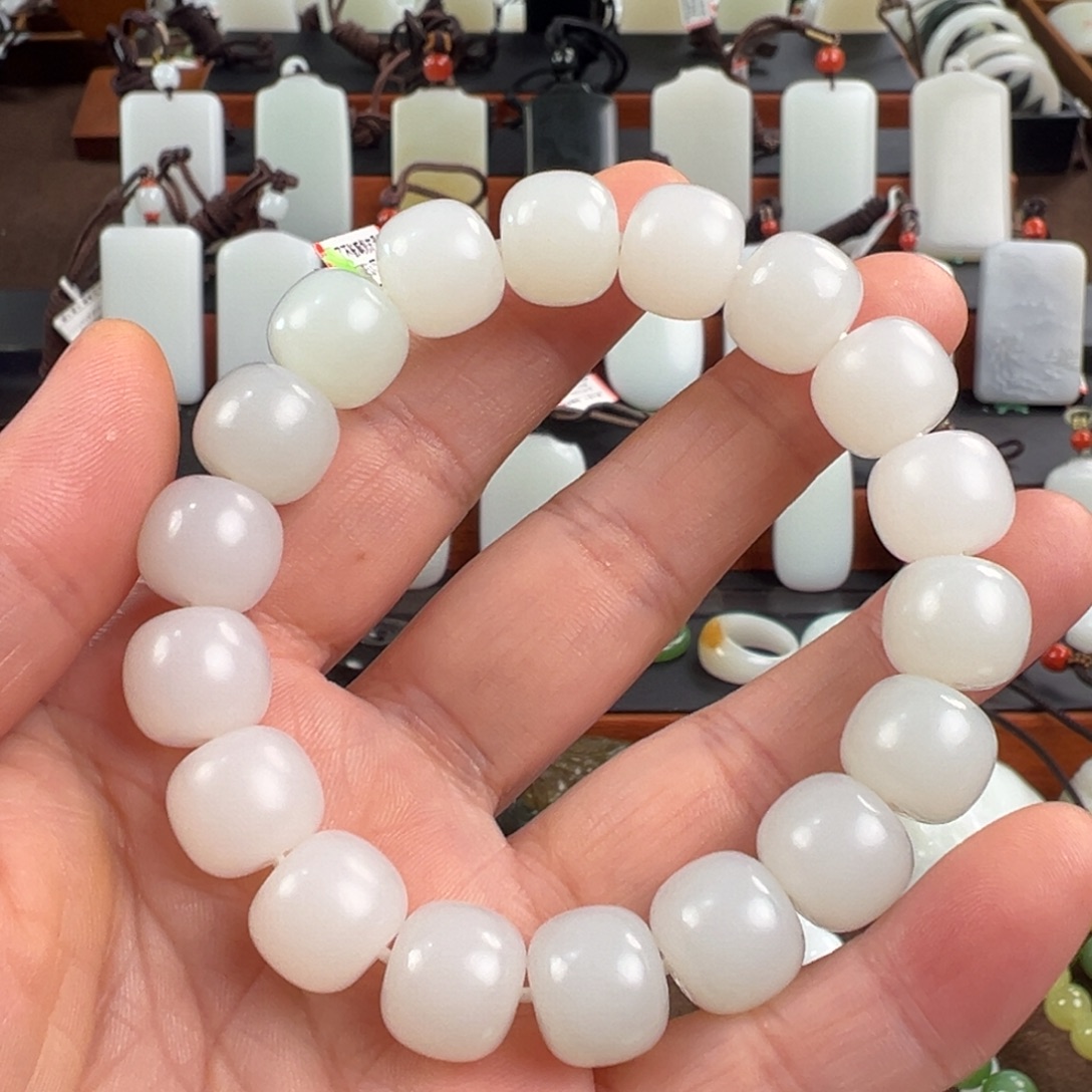 空***杯和田玉未镶嵌颈饰